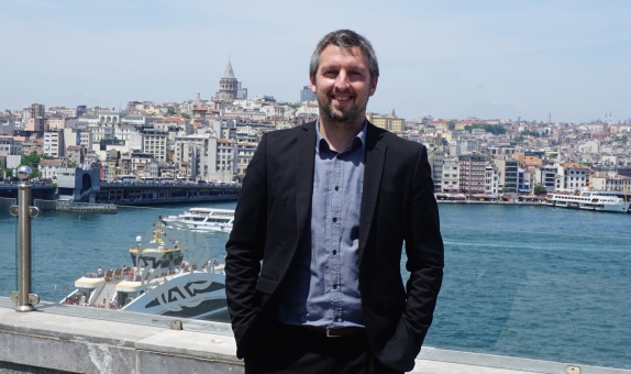 AySA Uluslararası İlişkiler Müdürü Gonzalo Germán Meschengieser: "Gelişmekte Olan Ülkeler Daha Fazla İşbirliği İçinde Olmalı" AySA Uluslararası İlişkiler Müdürü Gonzalo Germán Meschengieser: "Gelişmekte Olan Ülkeler Daha Fazla İşbirliği İçinde Olmalı"