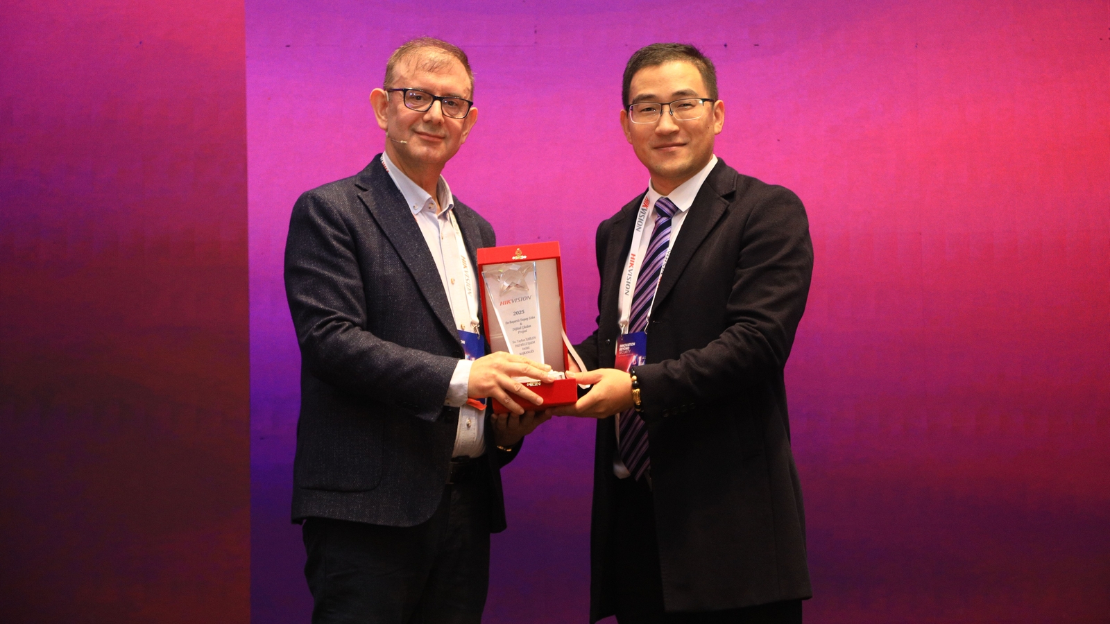 Hikvision'dan İSKİ'ye 2025'te "En Başarılı Yapay Zeka ve Dijital<br/>Çözüm Projesi" Ödülü