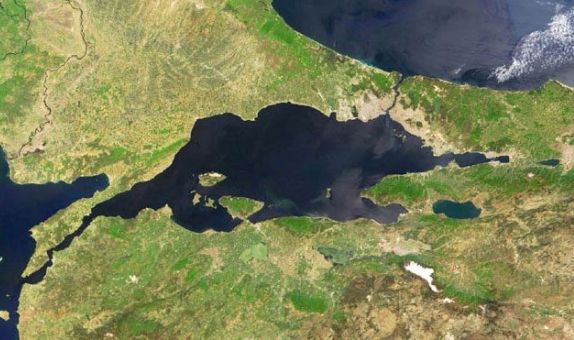 Marmara Denizi'ndeki Kirlilik Giderek Artıyor Marmara Denizi'ndeki Kirlilik Giderek Artıyor