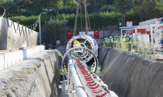 İBB ve İSKİ ile Yağmur Suları Kontrol Altında İBB ve İSKİ ile Yağmur Suları Kontrol Altında
