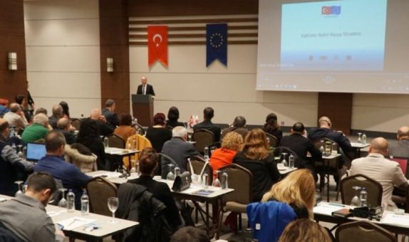 "Türkiye Acilen 'Su Kanunu'na Kavuşmalı" "Türkiye Acilen 'Su Kanunu'na Kavuşmalı"