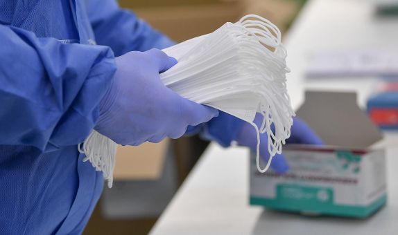 Maske ve Eldiven Atıklarının Bertarafı için Yeni Tedbirler Alındı Maske ve Eldiven Atıklarının Bertarafı için Yeni Tedbirler Alındı